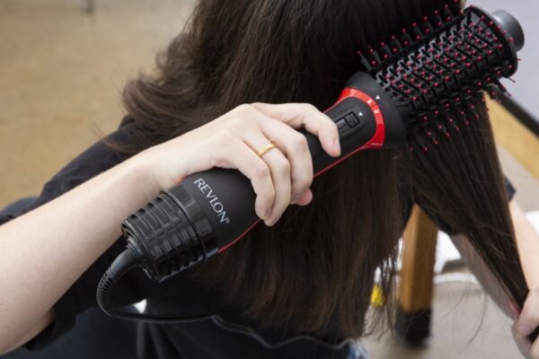 blow-dryer-hair-brush